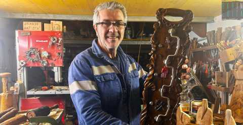 La storia di Angelo: l'intagliatore delle "troccole" che suonano a Taranto nella settimana santa